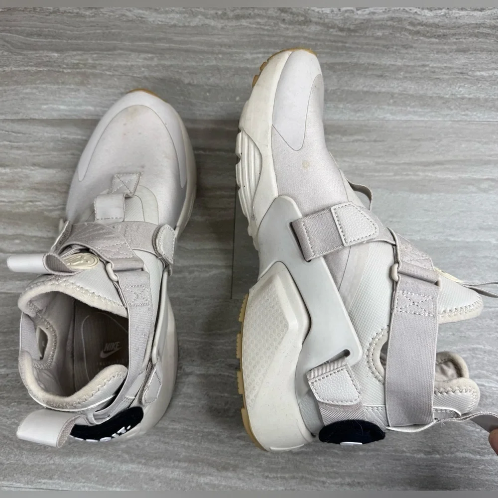 Nike Air Huarache City Desert Sand Running Sneakers Womens Size 7.5
